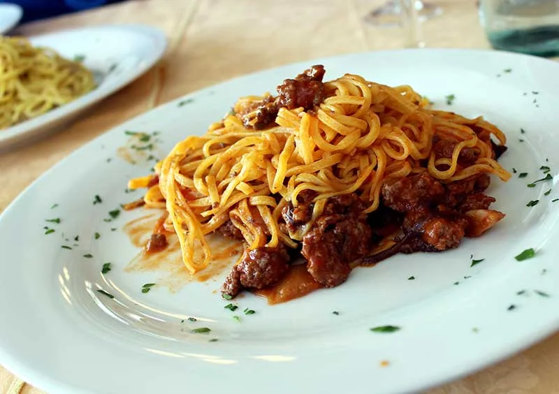 tagliatelle-salsiccia-aceto-balsamico-tradizionale-valeri-modena